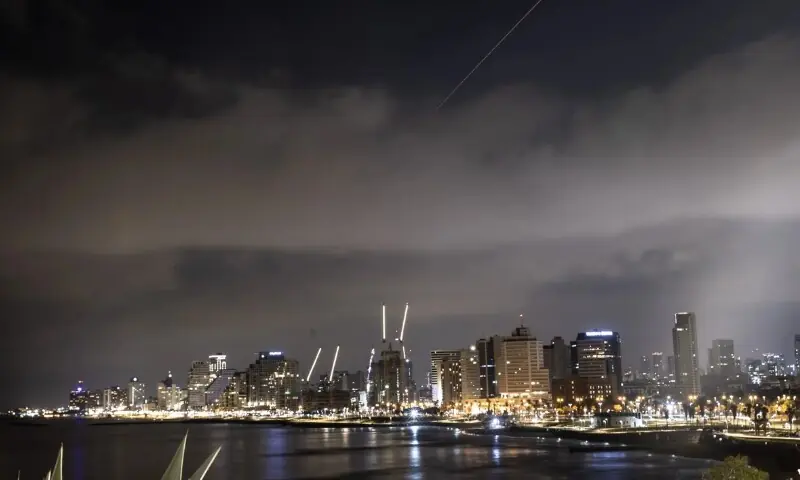 ایران کا بھرپور جوابی وار، کلسٹر بموں سے لیس خیبر شکن میزائل سے تل ابیب پر حملہ