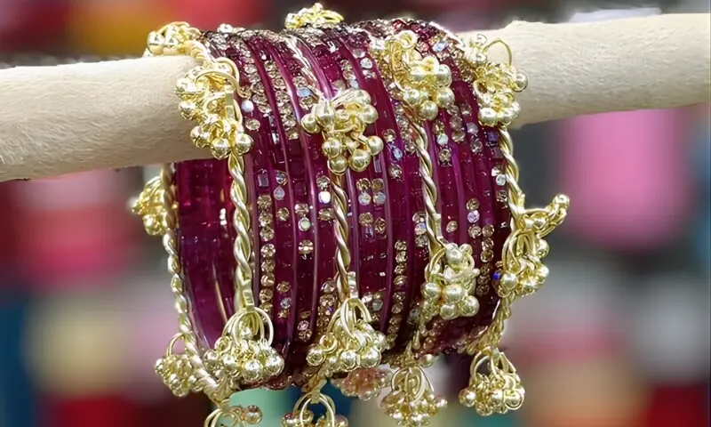 وائرل کشمیری چوڑیاں؛ عید کی تیاریوں میں خواتین کی پہلی پسند