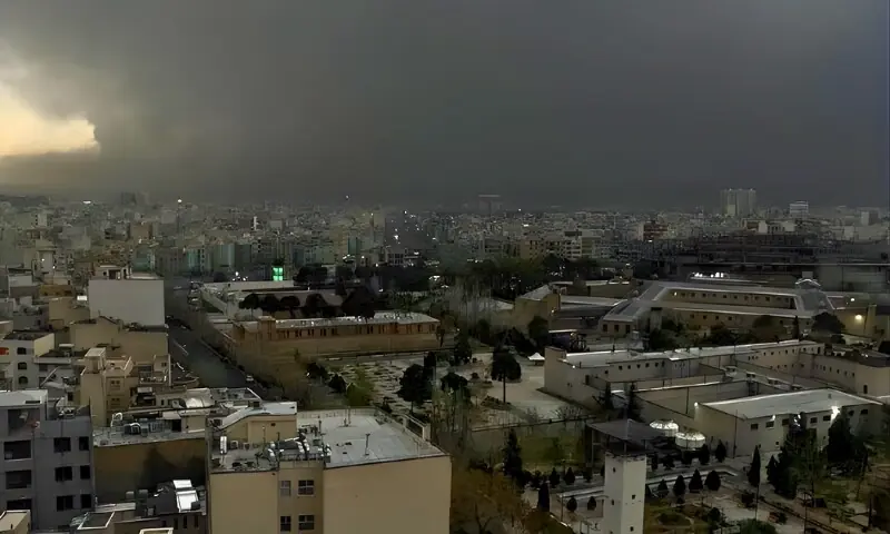 تہران میں تیل کی بارش، دھویں سے دن رات میں بدل گیا