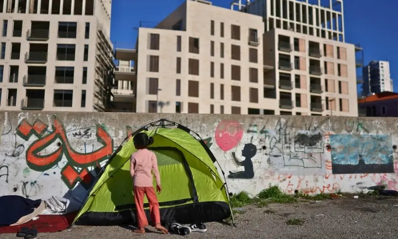 لبنان میں شدید اسرائیلی حملے، ایک ہفتے میں 83 بچوں سمیت 400 افراد جاں بحق، تقریباً 7 لاکھ افراد گھروں سے بے دخل