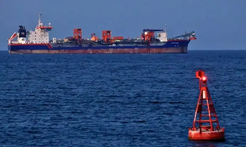 امریکا کا سمندر میں بارودی سرنگیں بچھانے والے 16 ایرانی جہاز تباہ کرنے کا دعویٰ