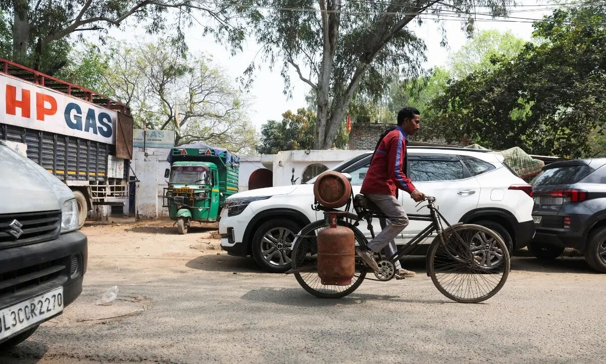 بھارت میں گیس بحران؛ چولہے ٹھنڈے پڑ گئے