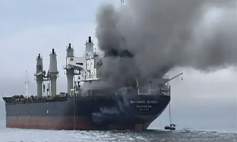 خلیج کے پانیوں میں کشیدگی عروج پر پہنچ گئی، ڈرون بوٹس اور بارودی سرنگوں سے جہازوں پر حملے جاری