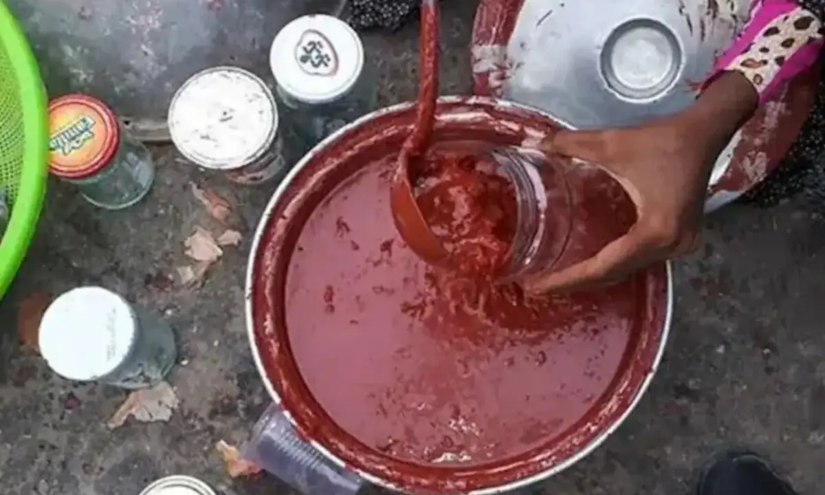 ایران کے جزیرے میں سرخ مٹی کی چٹنی کیوں کھائی جاتی ہے؟