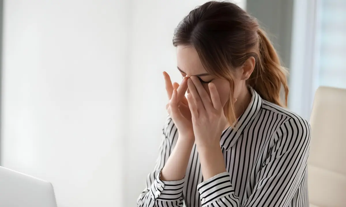 موبائل سے دوری کے باوجود آنکھیں تھکی تھکی کیوں؟ ماہرینِ کا حیران کن انکشاف