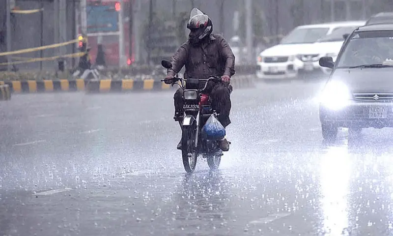 Heavy rain and icy winds make Peshawar weather cold and pleasant