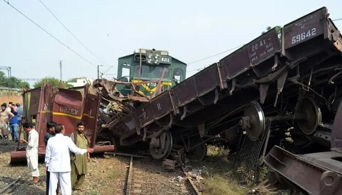 شالیمارایکسپریس کھڑی مال گاڑی سے ٹکرا گئی، حادثے کی ابتدائی رپورٹ بھی سامنے آگئی