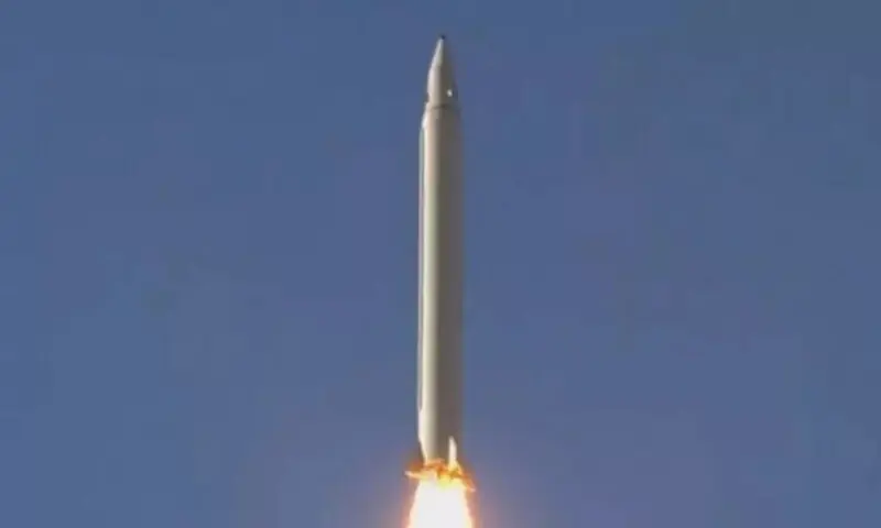 ایران کا اسرائیل پر پہلی بار ’سجیل میزائل‘ سے حملہ، یہ کتنا خطرناک ہے؟