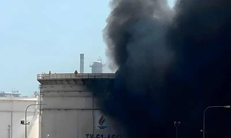 کویت کی آئل ریفائنری پر متعدد ڈرون حملے، آگ لگنے کے باعث کئی یونٹس بند