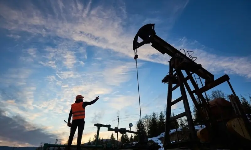 عالمی منڈی میں خام تیل سستا ہونے کے بعد پھر مہنگا، قیمت 100 ڈالر سے تجاوز