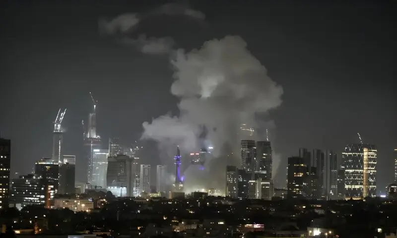 ایران کے کلسٹر میزائلوں سے اسرائیل پر تازہ حملے، 12 افراد زخمی