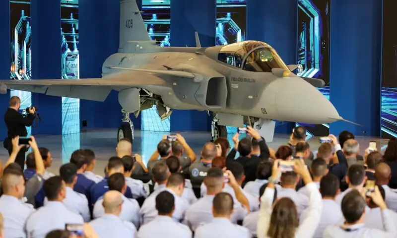 برازیل میں تیار کردہ پہلے سُپر سونک لڑاکا طیارے کی رونمائی