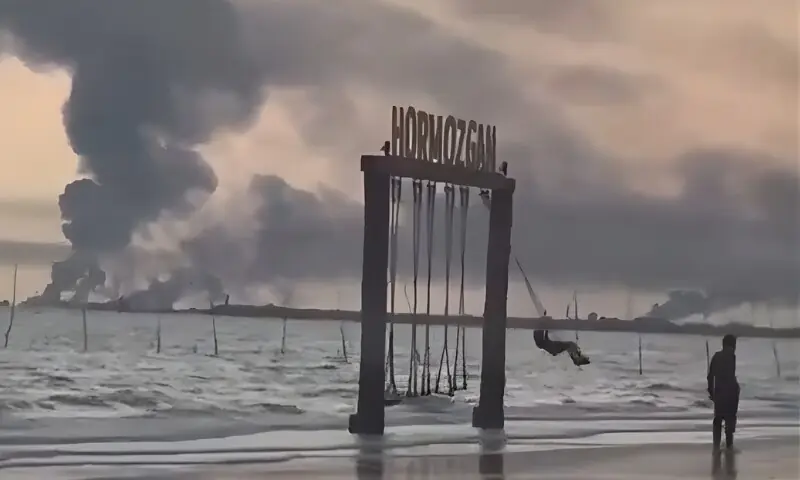 ایرانی ساحل بندرعباس میں جنگ کے سائے، ساحل پر کھیلتی بچی کی ویڈیو وائرل