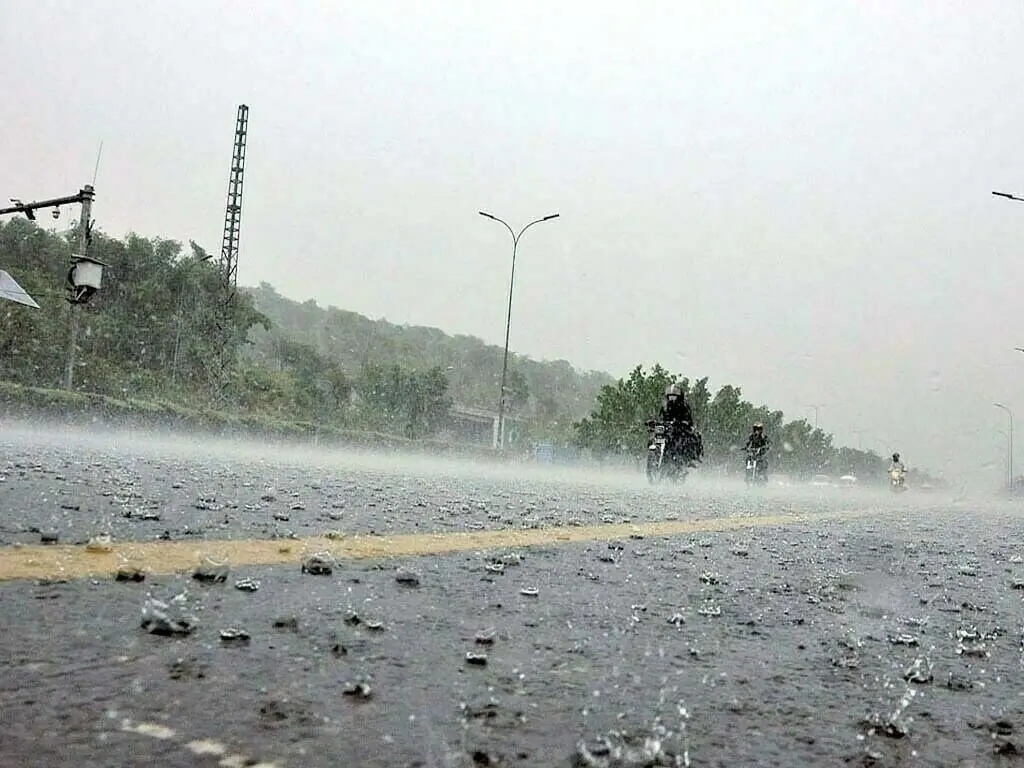 Twin cities drenched: rain floods low-lying areas in Islamabad, Rawalpindi