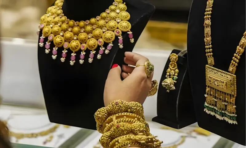 سونے کی قیمتوں میں بڑا اضافہ، فی تولہ 15 ہزار 300 روپے مہنگا