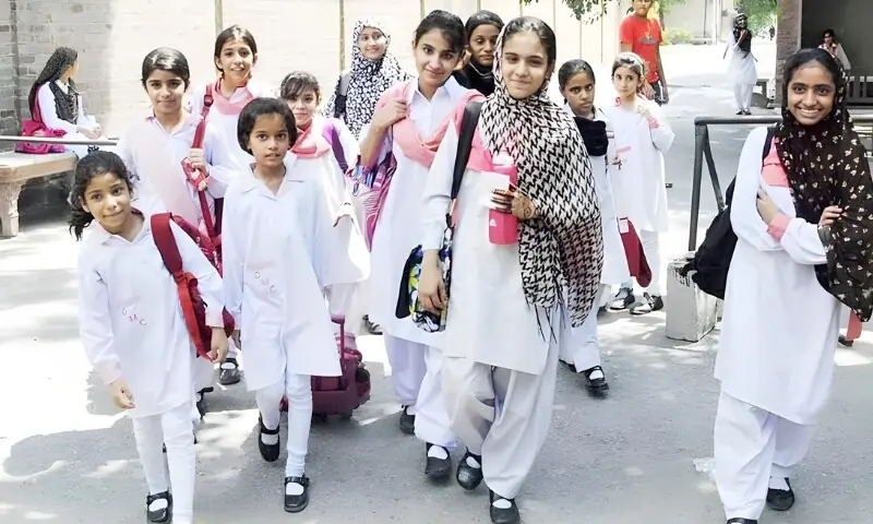 پنجاب میں اسکولوں کے نئے اوقات کار کا اعلان، جمعہ کو ہفتہ وار چھٹی ہوگی