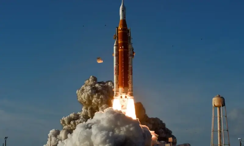 ناسا کا تاریخی مشن ’آرٹیمس ٹو‘ 53 سال بعد انسان کو لے کر چاند کی جانب روانہ