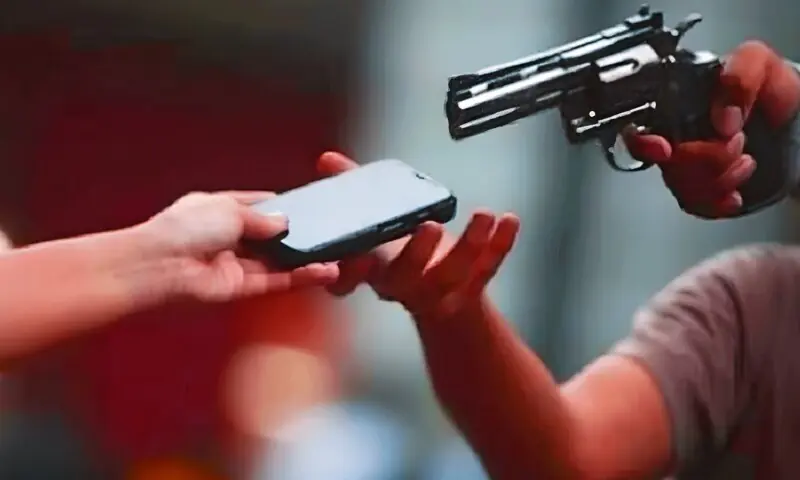 فون چوری ہو گیا؟ گھبرائیں نہیں، 4 آسان طریقوں سے اسے واپس پائیں