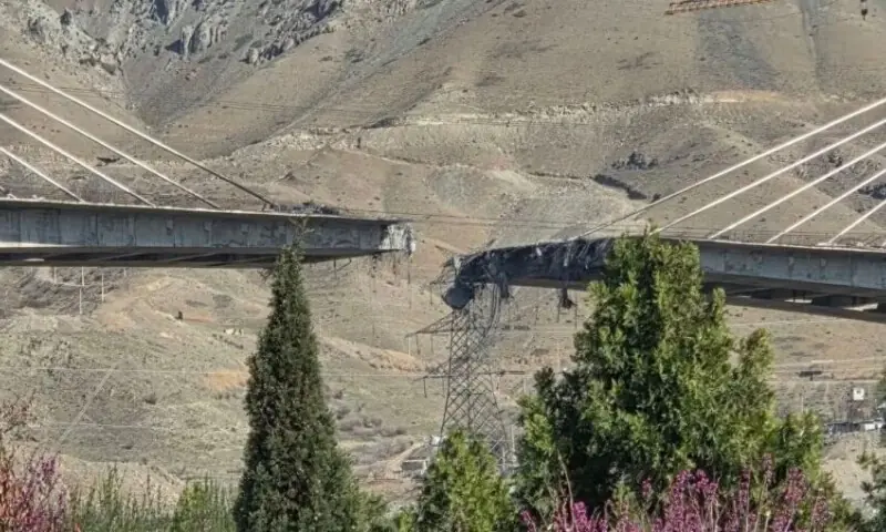 مشرق وسطیٰ کا سب سے اونچا پل تباہ، ’ابھی بھی وقت ہے، ایران ڈیل کرلے‘: ڈونلڈ ٹرمپ