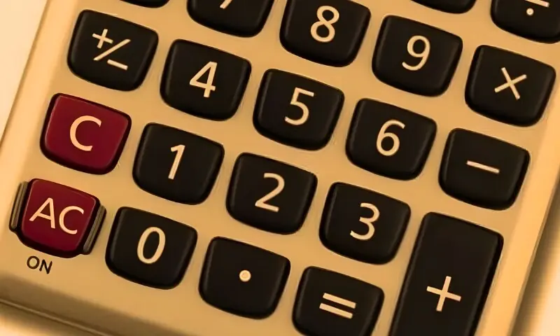 کیلکولیٹر پر AC اور CE کے بٹن کس کام آتے ہیں ؟