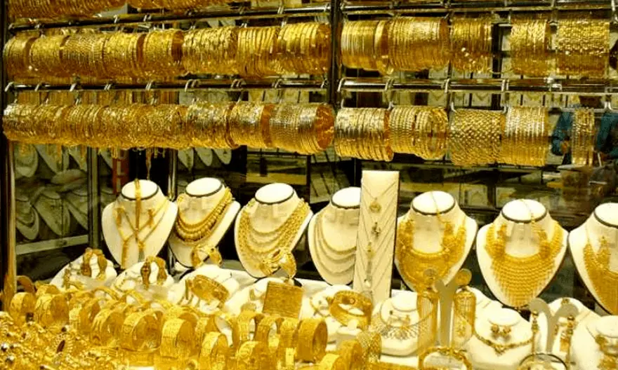 Gold extends gains in domestic market on global price surge