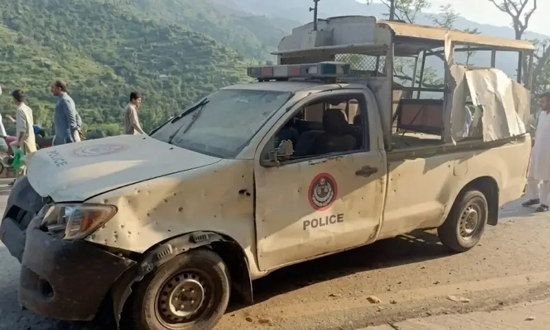 لکی مروت میں پولیس موبائل کے قریب دھماکا، اے ایس آئی سمیت 5 اہلکار زخمی