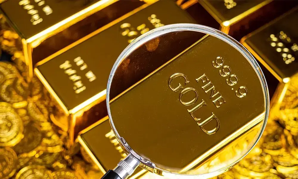 Gold prices surge in Pakistan as global rates jump