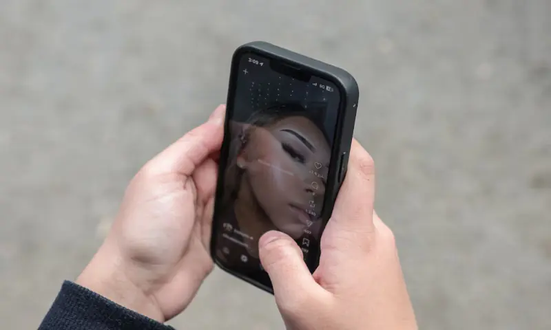 Greece to ban social media for under-15s from 2027, PM says