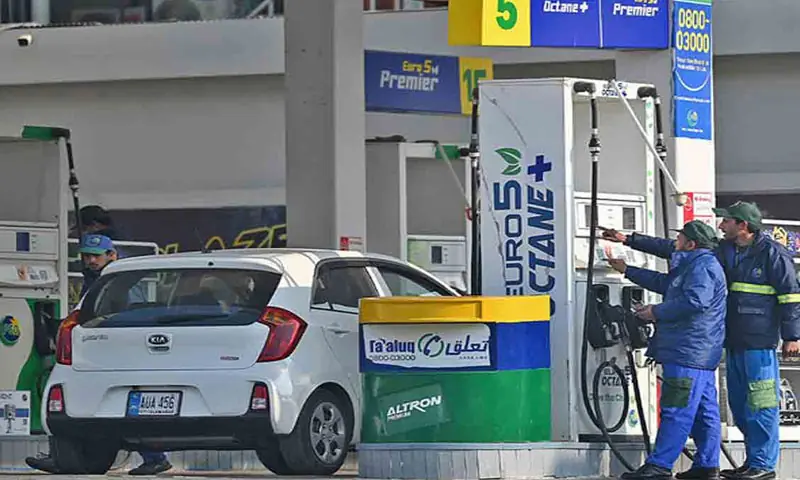 وزیراعظم نے پیٹرولیم مصنوعات کی قیمتوں میں کمی کا اعلان کردیا