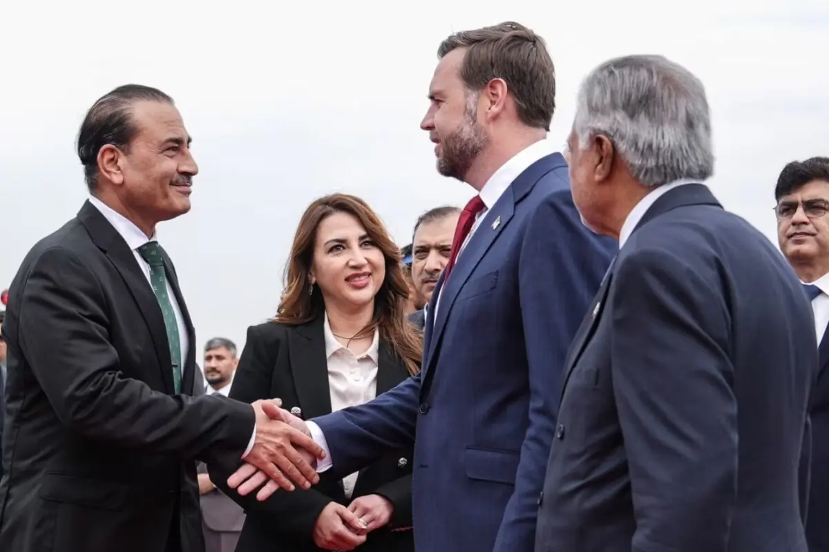 تصاویر: ایرانی اور امریکی وفود کا پاکستان میں استقبال