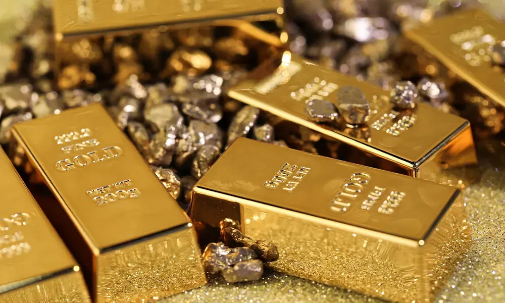 Gold prices drop in Pakistan as silver gains