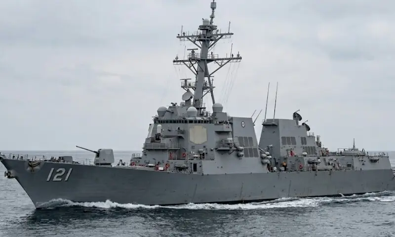 امریکی جنگی جہازوں کا آبنائے ہرمز میں پاسدارانِ انقلاب سے آمنا سامنا، زبردست ویڈیو جاری