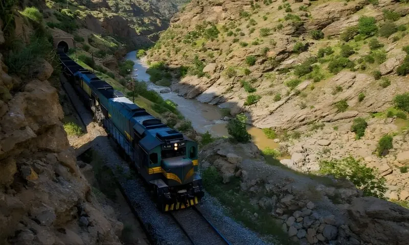 ایران میں ریلوے رابطے بحال: تہران، تبریز اور مشہد کے درمیان ٹرین سروس دوبارہ شروع