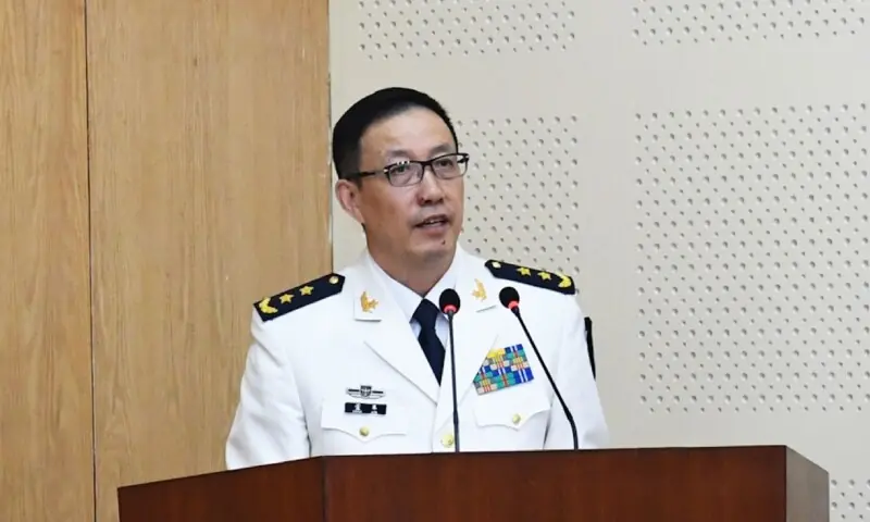 آبنائے ہرمز کو ایران کنٹرول کرتا ہے، وہ ہمارے لیے کھلا ہے: چینی وزیر دفاع