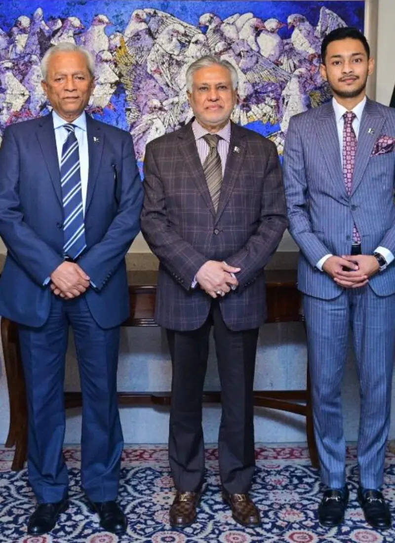  Governor of Sindh Nehal Hashmi meets Deputy Prime Minister and Foreign Minister Ishaq Dar in Islamabad on Tuesday. 