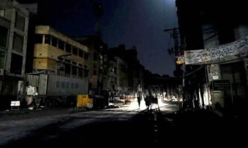 شدید گرمی کے باعث ملک بھر میں 8 سے 16 گھنٹے کی طویل لوڈشیڈنگ