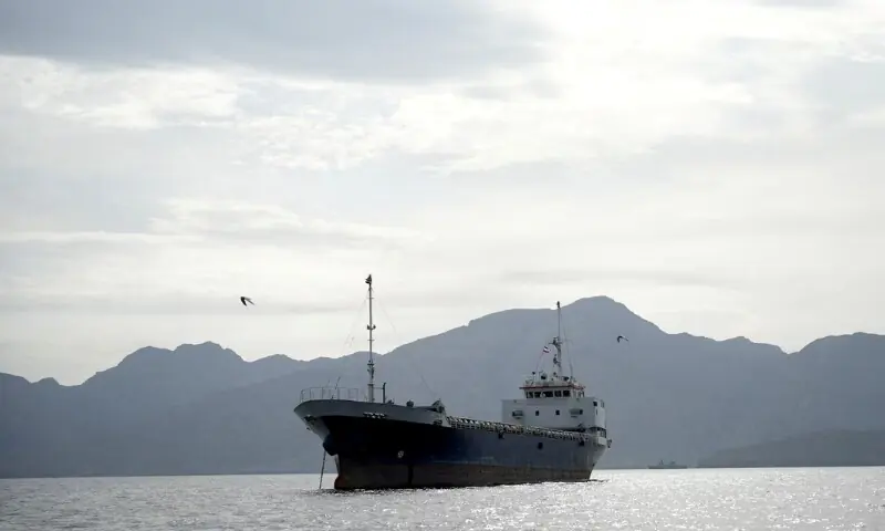 آبنائے ہرمز: ایران کا عمانی حدود سے گزرنے والے بحری جہازوں پر حملہ نہ کرنے کا عندیہ