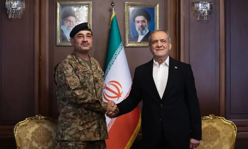 فیلڈ مارشل عاصم منیر کی ایرانی صدر مسعود پزشکیان سے اہم ملاقات