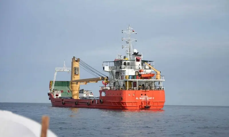 امریکی ناکہ بندی: پاکستانی تیل بردار ٹینکر ’شالامار‘ آبنائے ہرمز سے نکل گیا