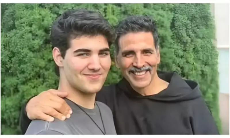 اکشے کمار کے بیٹے فلموں سے دور معمولی تنخواہ پر کام کیوں کر رہے ہیں؟