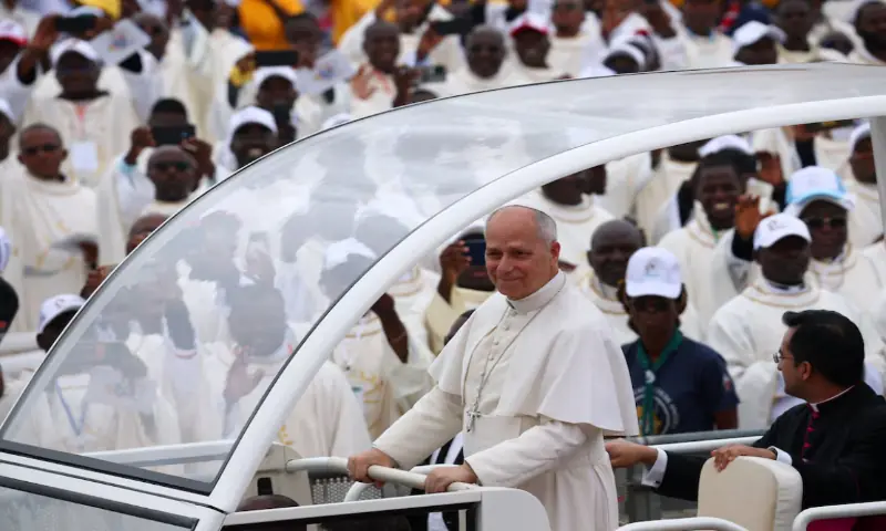 Pope urges Angola to heal divisions at events drawing 130,000