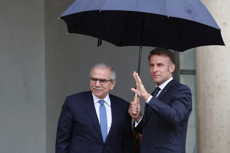 Lebanon PM and Macron to discuss bolstering country&rsquo;s position in Israel talks