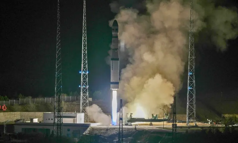 پاکستان کا مقامی الیکٹروآپٹیکل سیٹلائٹ ای او تھری چین سے کامیابی کے ساتھ خلا میں روانہ