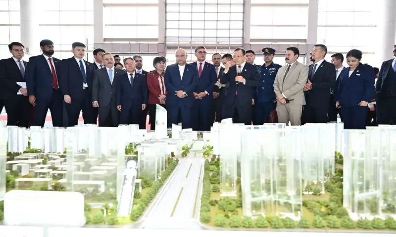 President Zardari visits SANY Heavy Industry plant in China