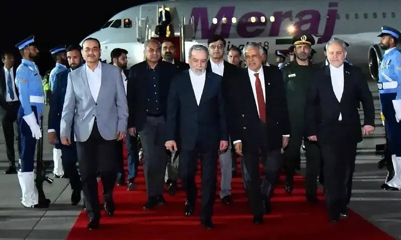 Araghchi arrives in Islamabad after Oman visit