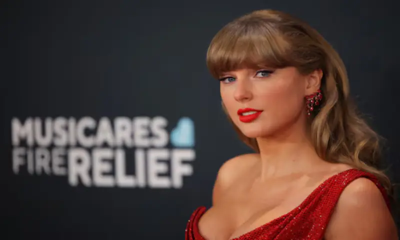 Taylor Swift files to trademark her voice, likeness to ward off AI deepfakes