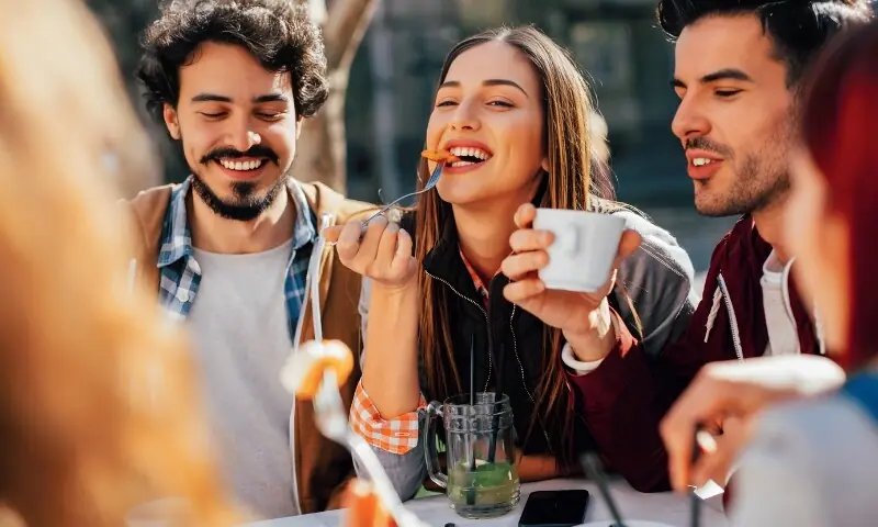 جین زی اور ملینیلز نے لگژری کو ضرورت کیوں بنا لیا ہے؟