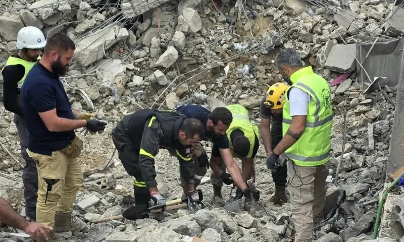 ایران میں امریکا اور اسرائیل کے گرائے بم ناکارہ بنانے کے دوران دھماکا، 14 اہلکار جاں بحق