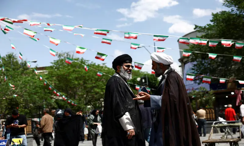 Iranian clerics speak in Tehran Bazaar in Tehran, Iran. &ndash; Reuters