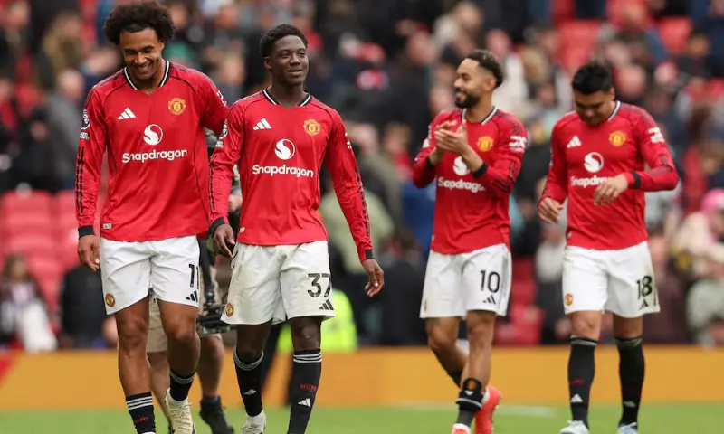 Late goal by Mainoo lifts Manchester United to 3-2 win over rivals Liverpool